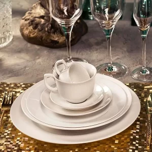 Jogo de pratos de porcelana